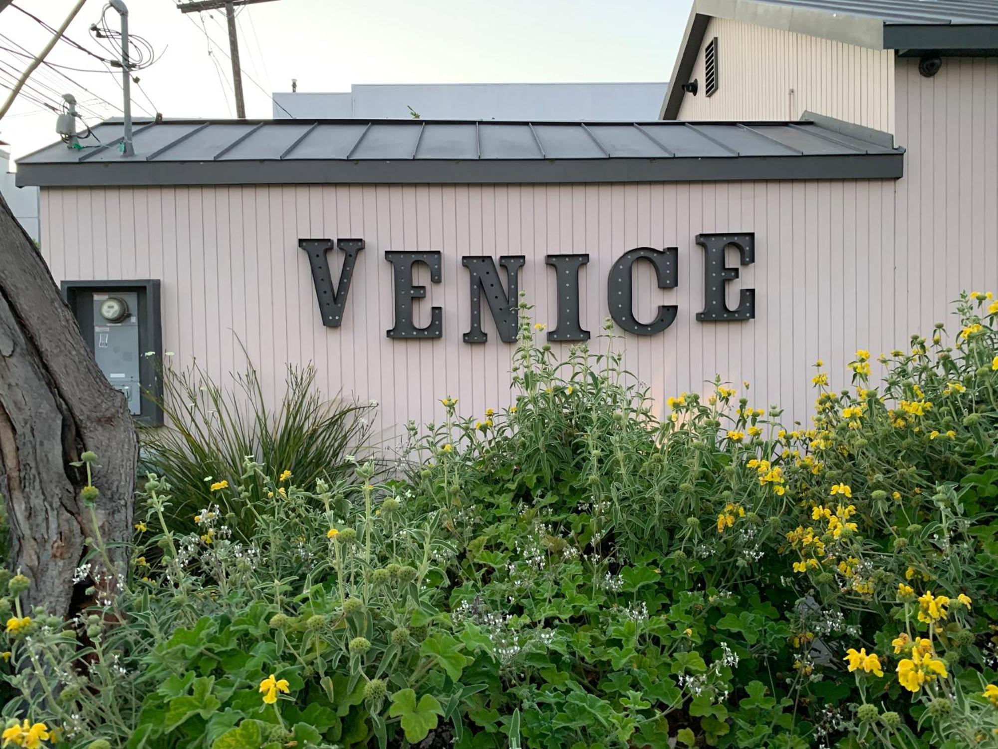Chic Venice Steps From The Canals & Vakantiehuis